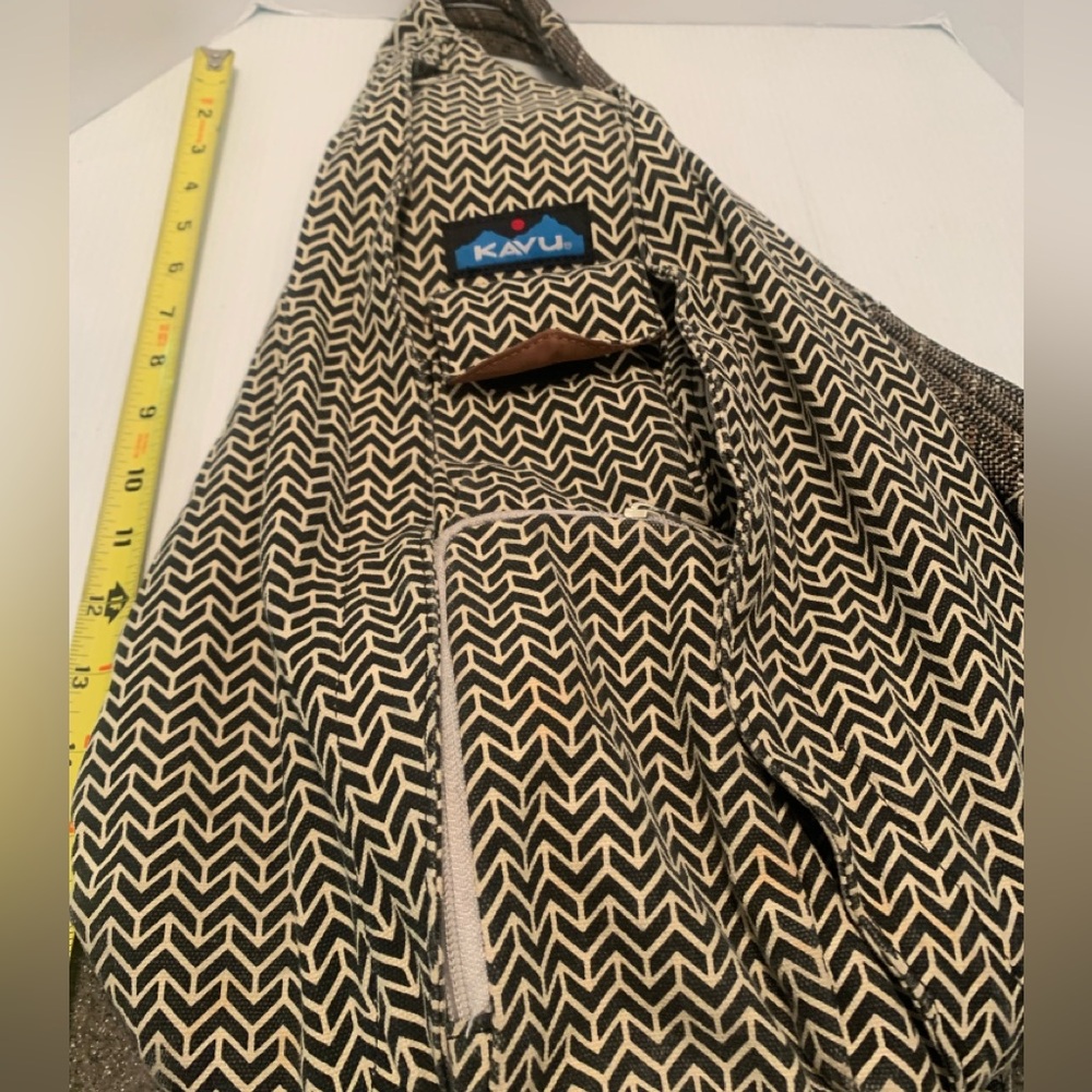 KAVU Rope Shoulder Bag: Great Chevron Pattern! - Picture 5 of 8